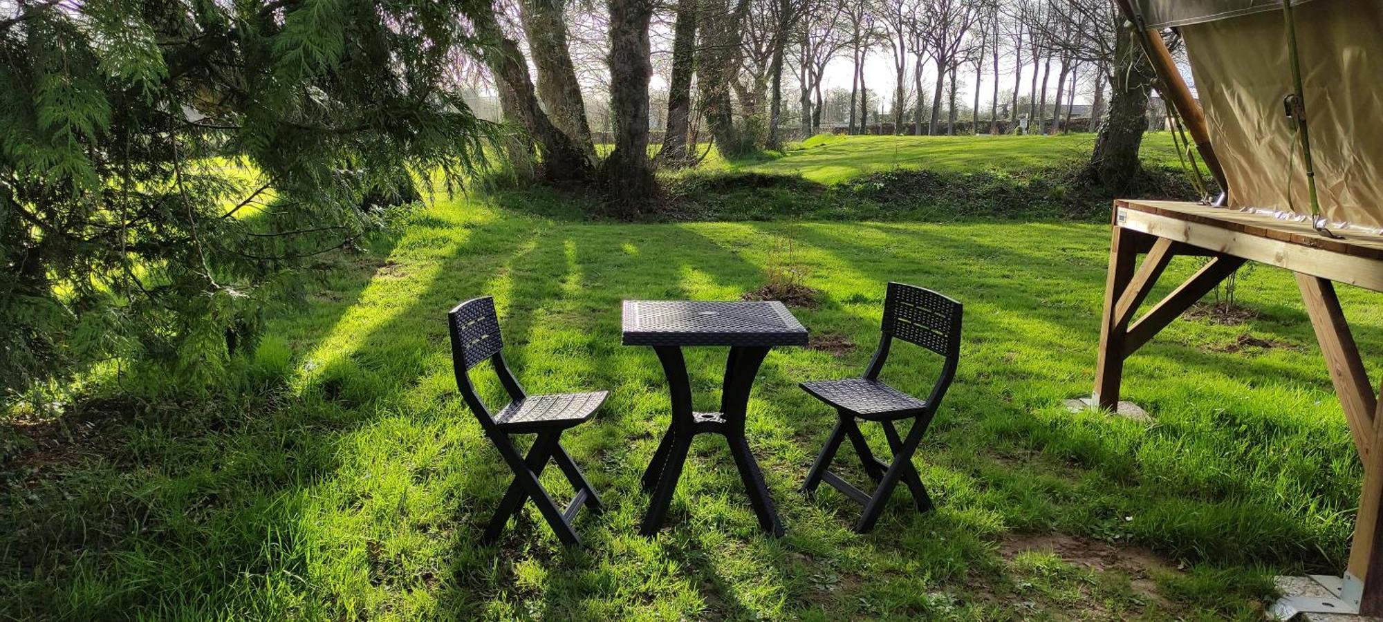 Camping Le Val Aux Fees - Broceliande Concoret Exterior foto