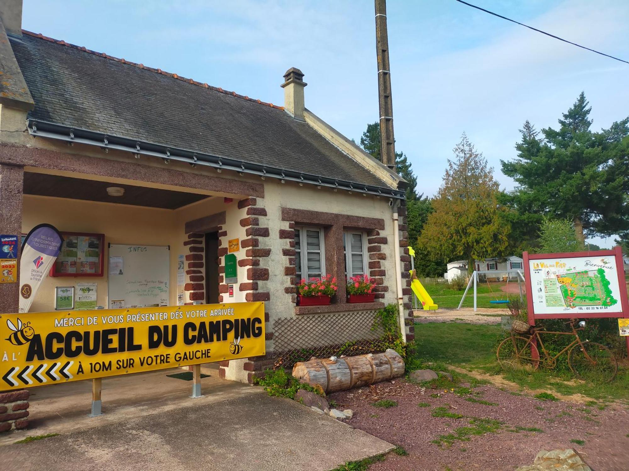 Camping Le Val Aux Fees - Broceliande Concoret Exterior foto