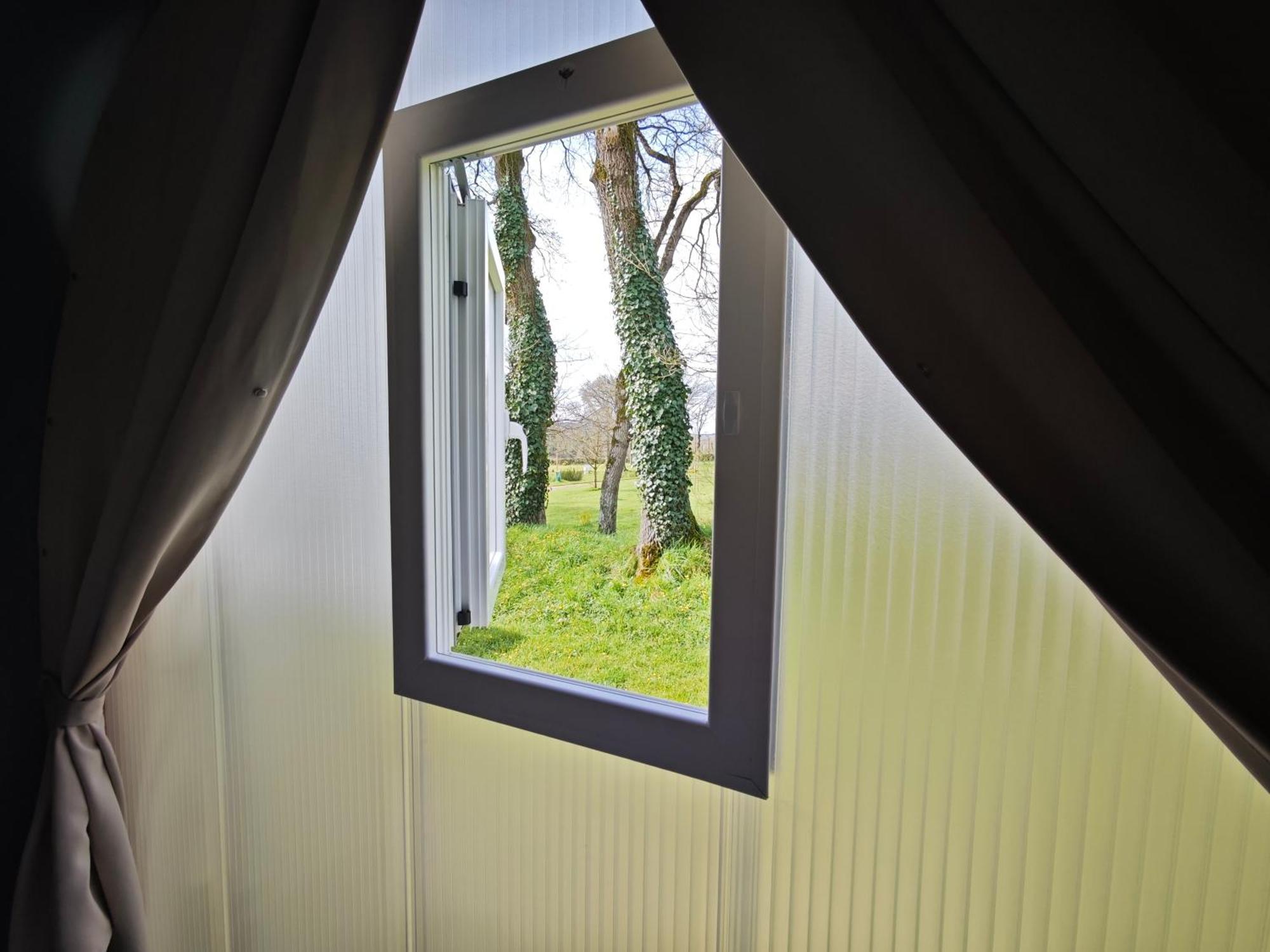 Camping Le Val Aux Fees - Broceliande Concoret Exterior foto